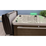 Couverture de Spa posée sur lève couverture