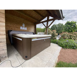 Spa Jacuzzi 6 places Bora-Bora de la marque ZigZag SPA avec habillage Marron exposé en extérieur