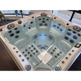 Spa Jacuzzi MONACO 5 places de la marque ZigZag SPA exposé dans le showroom de Lezennes