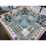 Spa Jacuzzi MONACO 5 places de la marque ZigZag SPA exposé dans le showroom de Lezennes