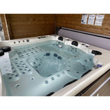 Spa Jacuzzi Bora-Bora de la marque ZigZag SPA mis en eau