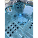 Logo ZigZag SPA gravé dans la cuve du Spa Jacuzzi MONACO