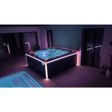 Spa Jacuzzi TAHITI exposé dans un jardin