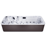 Vue de profil du Spa de nage Piana avec habillage MARRON