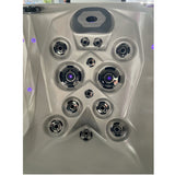 Jets rétroéclairés du Spa Jacuzzi TAHITI de la marque ZigZag SPA