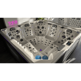 Spa Jacuzzi Tahiti de la marque ZigZag SPA exposé dans le showroom de Lezennes