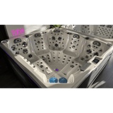 Spa Jacuzzi Tahiti de la marque ZigZag SPA exposé dans le showroom de Lezennes