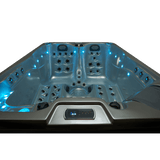 Cuve éclairée en bleu du Spa Jacuzzi 3 places Wallis de la marque ZigZag SPA