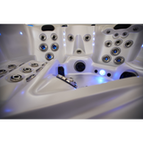Zoom sur les places assises du Spa Jacuzzi Monaco de la marque ZigZag SPA