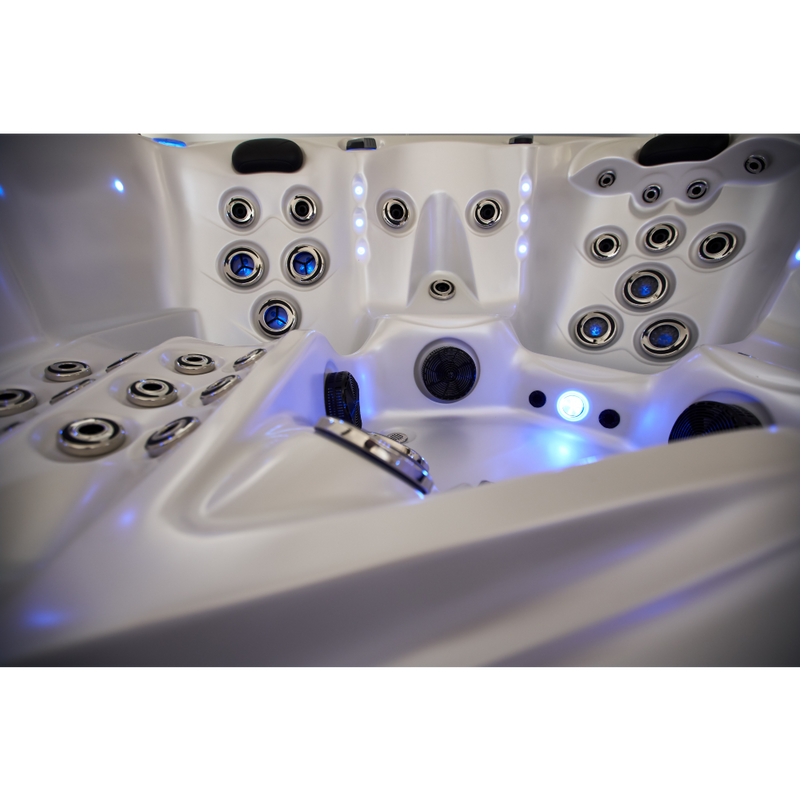Zoom sur les places assises du Spa Jacuzzi Monaco de la marque ZigZag SPA