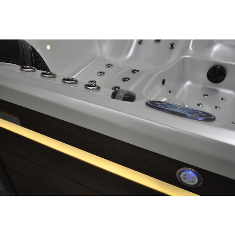 Cuve couleur blanc perle et Habillage éclairé du Spa Jacuzzi MOOREA de la marque ZigZag SPA